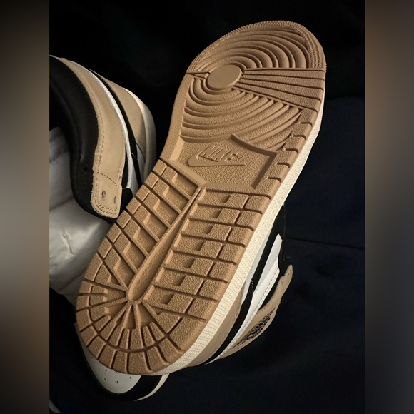 NEW WOMEN'S AIR JORDAN RETRO 1 HIGH OG Black/White/Sail/Legend Medium Brown Sz 9 - Picture 5 of 16